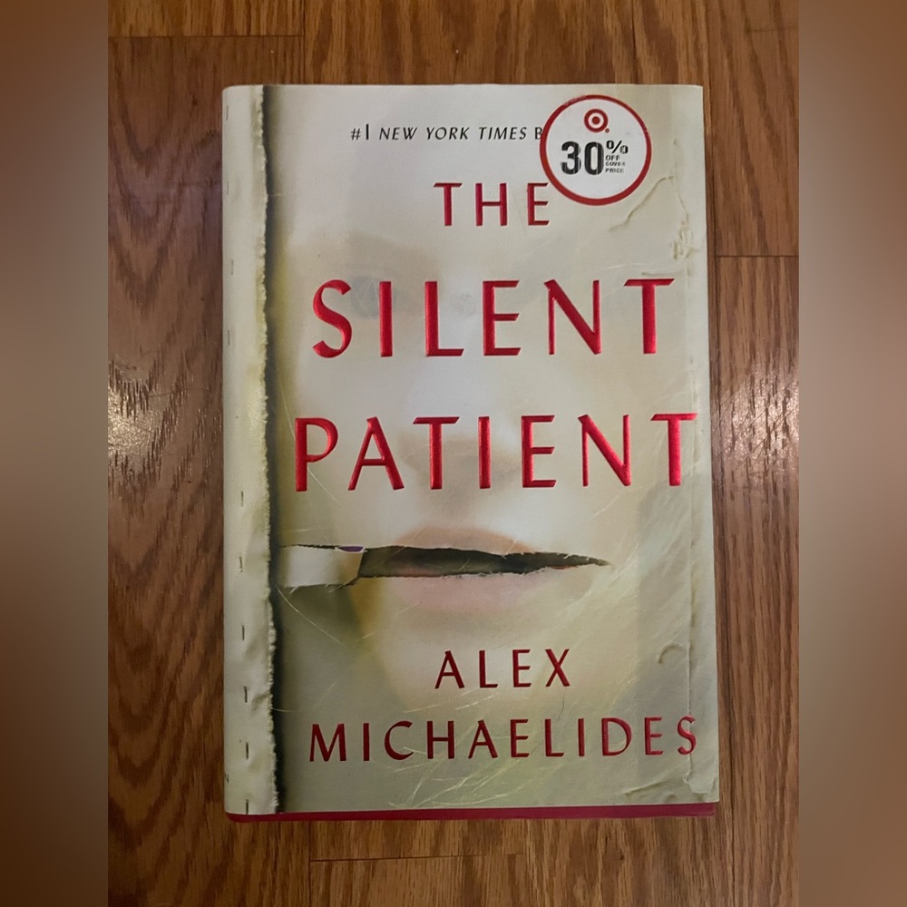 The Silent Patient. In good condition. No tear. No damage.